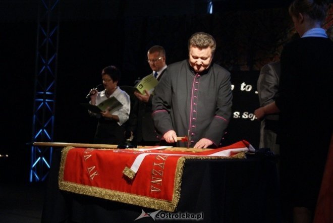 Uroczystości nadania imienia w ginmnzajum nr 2 (01.10.2010) - zdjęcie #3 - eOstroleka.pl