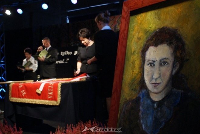 Uroczystości nadania imienia w ginmnzajum nr 2 (01.10.2010) - zdjęcie #2 - eOstroleka.pl