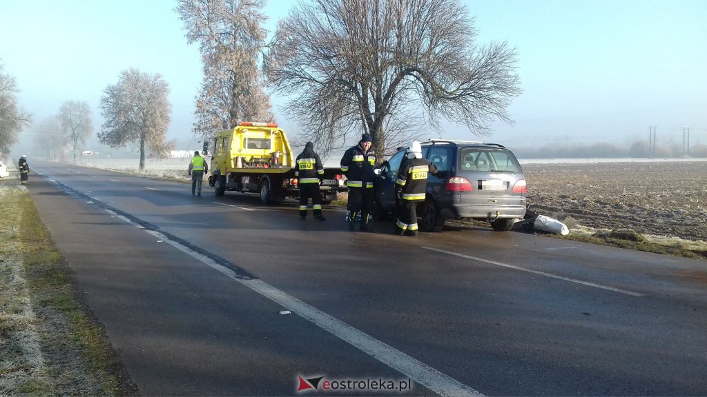 Utrudnienia na drodze do Goworowa po wypadku w Pokrzywnicy [17.01.2020] - zdjęcie #10 - eOstroleka.pl