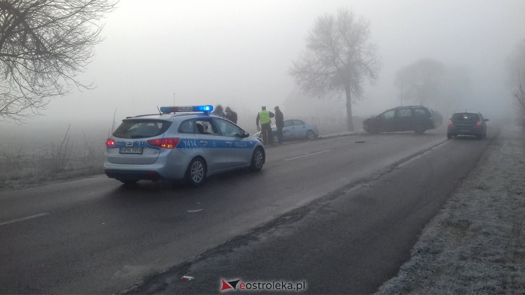 Utrudnienia na drodze do Goworowa po wypadku w Pokrzywnicy [17.01.2020] - zdjęcie #2 - eOstroleka.pl