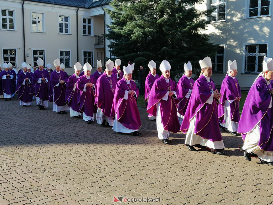 Pogrzeb biskupa Stanisława Stefanka [23.01.2020] - zdjęcie #3 - eOstroleka.pl