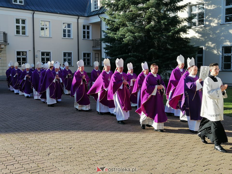 Pogrzeb biskupa Stanisława Stefanka [23.01.2020] - zdjęcie #8 - eOstroleka.pl