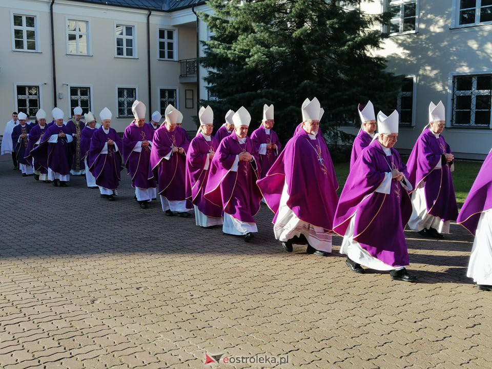 Pogrzeb biskupa Stanisława Stefanka [23.01.2020] - zdjęcie #10 - eOstroleka.pl