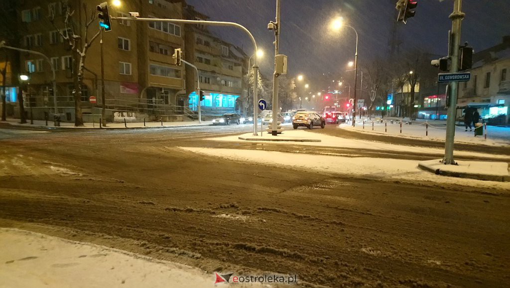 Pierwszy w sezonie atak zimy i poważny sprawdzian dla miejskich drogowców [29.01.2020] - zdjęcie #8 - eOstroleka.pl
