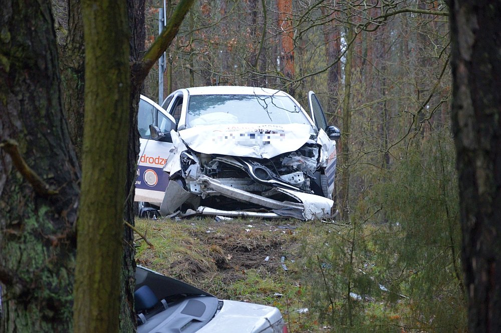Poważny wypadek pod Czerwinem [01.02.2020] - zdjęcie #14 - eOstroleka.pl