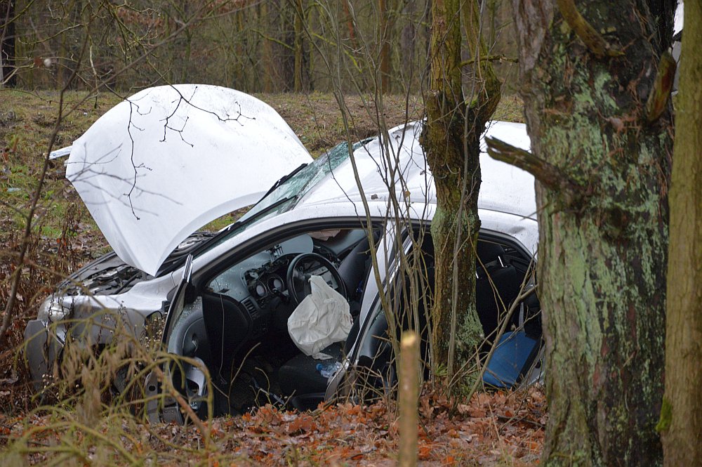Poważny wypadek pod Czerwinem [01.02.2020] - zdjęcie #21 - eOstroleka.pl