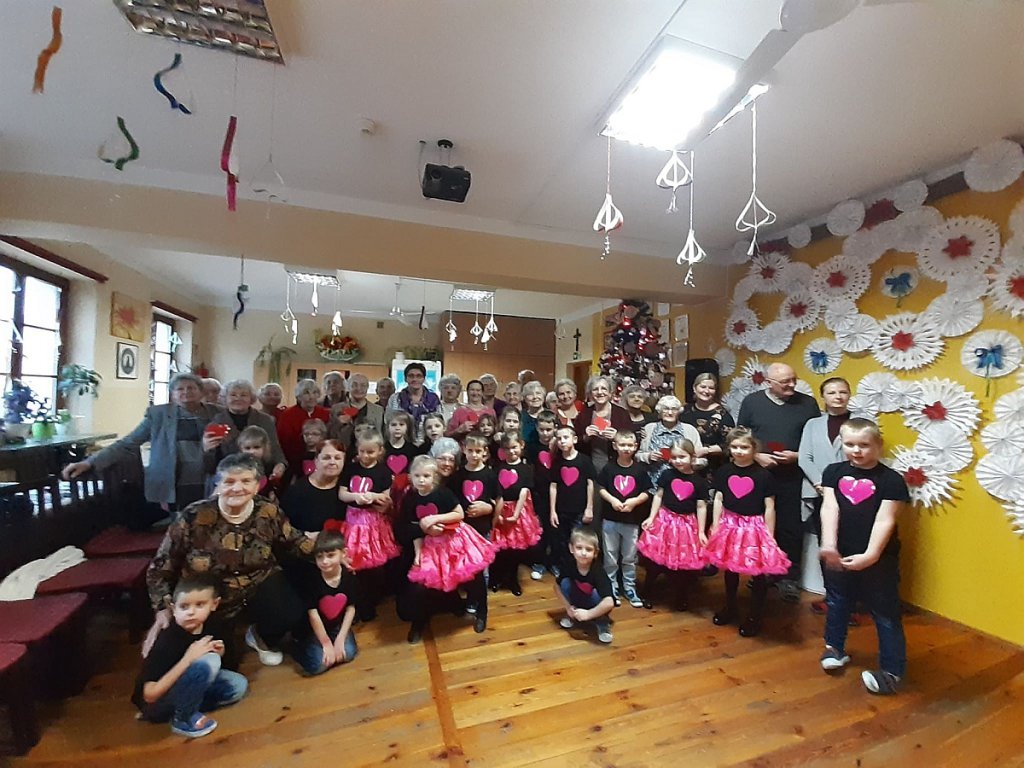 Przedszkolaki z „Tęczowej Krainy” odwiedziły seniorów z DDPS-u [03.02.2020] - zdjęcie #2 - eOstroleka.pl