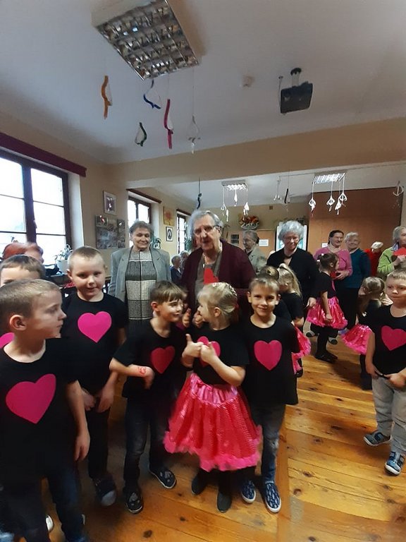 Przedszkolaki z „Tęczowej Krainy” odwiedziły seniorów z DDPS-u [03.02.2020] - zdjęcie #5 - eOstroleka.pl