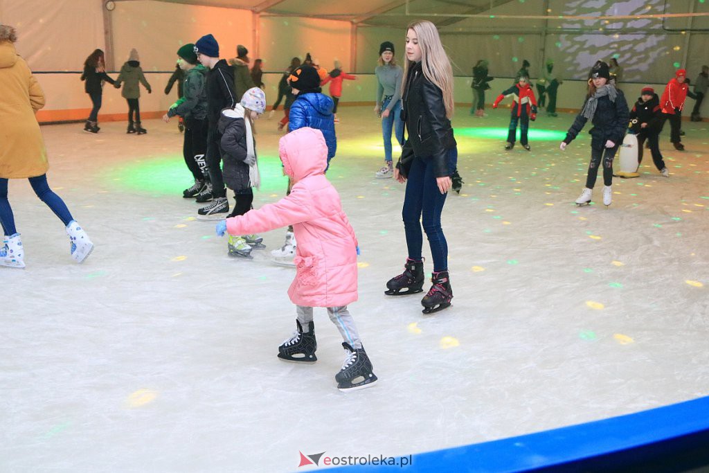 Sztuczne lodowisko oficjalnie otwarte [09.02.2020] - zdjęcie #38 - eOstroleka.pl