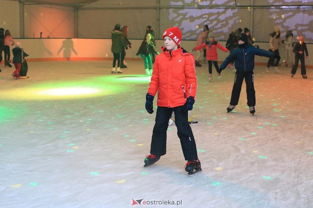 Sztuczne lodowisko oficjalnie otwarte [09.02.2020] - zdjęcie #35 - eOstroleka.pl