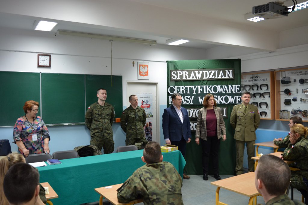 Adepci klas mundurowych z ZSZ 2 z certyfikatami MON. Egzaminy zdali wzorowo [13.02.2020] - zdjęcie #4 - eOstroleka.pl