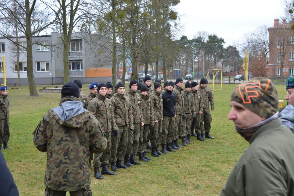 Adepci klas mundurowych z ZSZ 2 z certyfikatami MON. Egzaminy zdali wzorowo [13.02.2020] - zdjęcie #9 - eOstroleka.pl