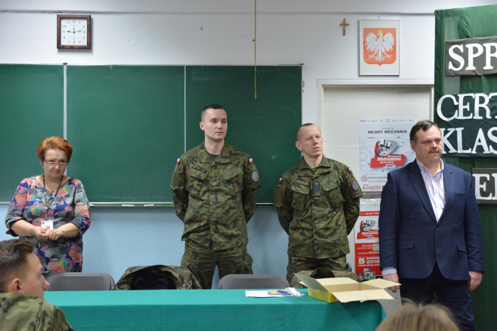 Adepci klas mundurowych z ZSZ 2 z certyfikatami MON. Egzaminy zdali wzorowo [13.02.2020] - zdjęcie #11 - eOstroleka.pl