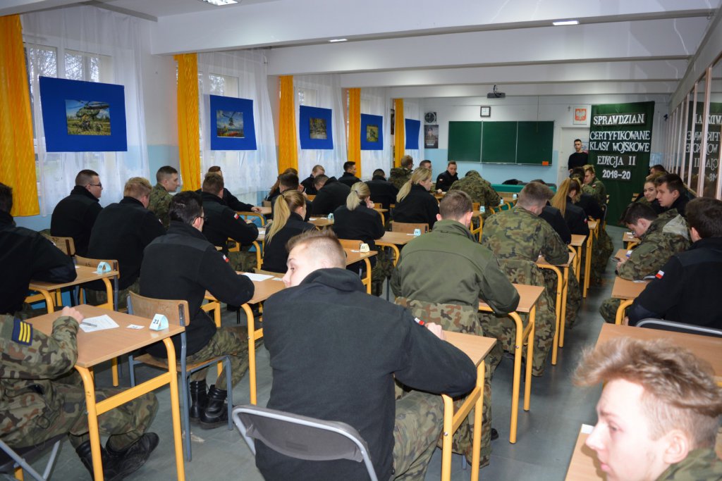 Adepci klas mundurowych z ZSZ 2 z certyfikatami MON. Egzaminy zdali wzorowo [13.02.2020] - zdjęcie #1 - eOstroleka.pl