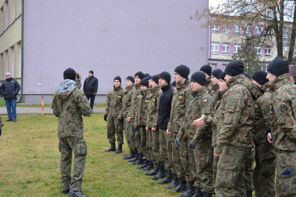 Adepci klas mundurowych z ZSZ 2 z certyfikatami MON. Egzaminy zdali wzorowo [13.02.2020] - zdjęcie #23 - eOstroleka.pl