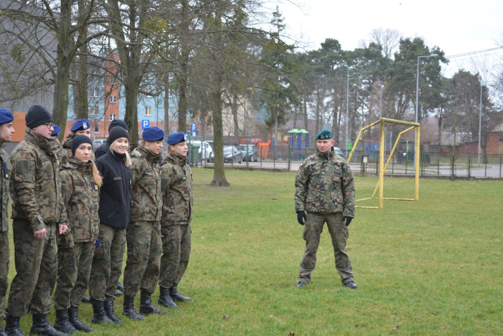 Adepci klas mundurowych z ZSZ 2 z certyfikatami MON. Egzaminy zdali wzorowo [13.02.2020] - zdjęcie #40 - eOstroleka.pl