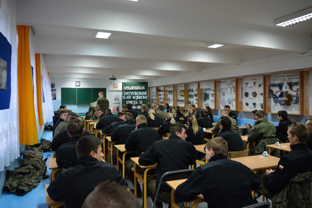 Adepci klas mundurowych z ZSZ 2 z certyfikatami MON. Egzaminy zdali wzorowo [13.02.2020] - zdjęcie #37 - eOstroleka.pl