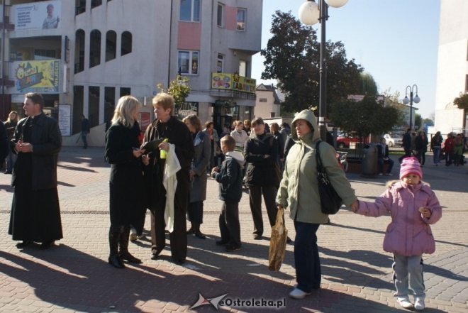 Happenig na rzecz Hospicjum Domowego CARITAS (09.10.2010) - zdjęcie #24 - eOstroleka.pl