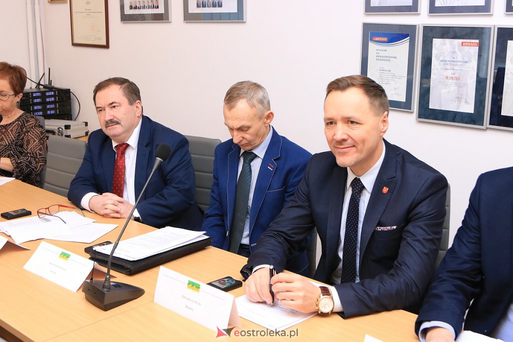 XVI sesja Rady Powiatu: Było o bezrobociu, wstrzymanej budowie elektrowni i koronawirusie [28.02.2020] - zdjęcie #12 - eOstroleka.pl