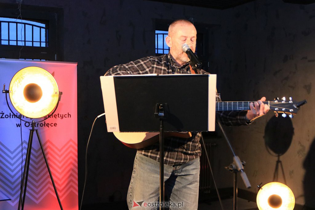 Koncert w Muzeum Żołnierzy Wyklętych: Adam Jarząbek wyśpiewał Jacka Kaczmarskiego [01.03.2020] - zdjęcie #3 - eOstroleka.pl