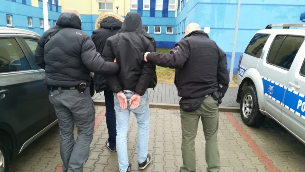 Kulisy policyjnego nalotu na „dziuplę” w Michałowie [03.03.2020] - zdjęcie #5 - eOstroleka.pl
