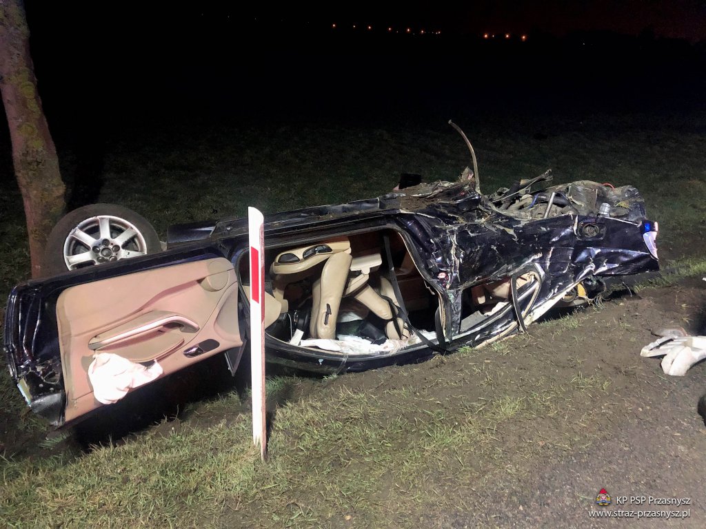 Makabryczny wypadek w Przasnyszu. Nie żyje 17-letnia pasażerka bmw [08.03.2020] - zdjęcie #2 - eOstroleka.pl