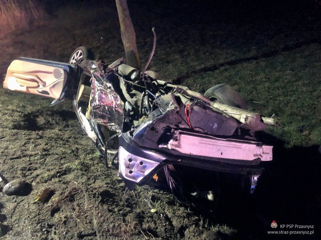 Makabryczny wypadek w Przasnyszu. Nie żyje 17-letnia pasażerka bmw [08.03.2020] - zdjęcie #4 - eOstroleka.pl