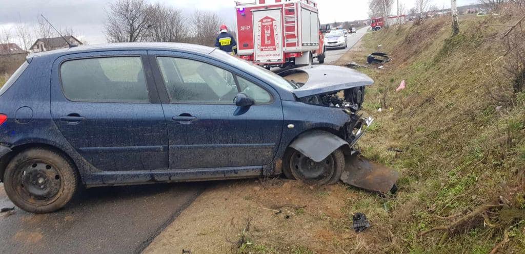 Dwa groźne wypadki na lokalnych drogach. Poszkodowane trzy osoby [11.03.2020] - zdjęcie #1 - eOstroleka.pl