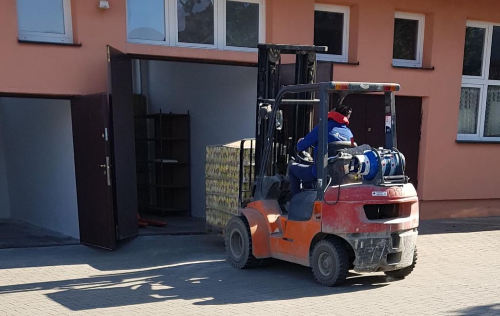 Do Ostrołęki trafiło 9 ton żywności. Pomógł Carritas, terytorialsi, wolontariusze i prywatna firma [ZDJĘCIA] - zdjęcie #3 - eOstroleka.pl