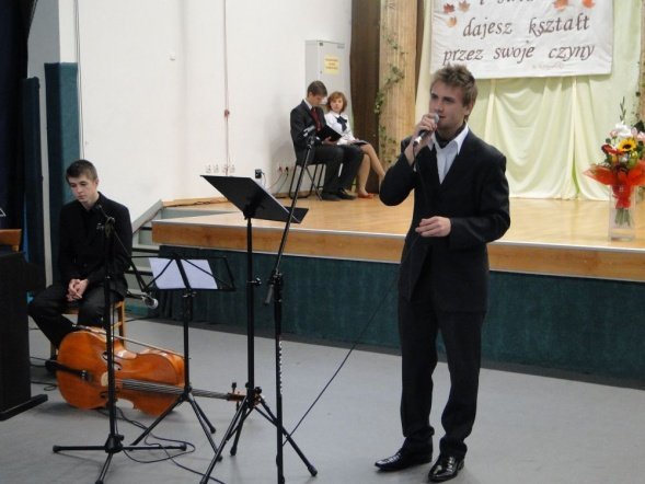 Dzień Edukacji Narodowej w I LO (13.10.2010) - zdjęcie #14 - eOstroleka.pl
