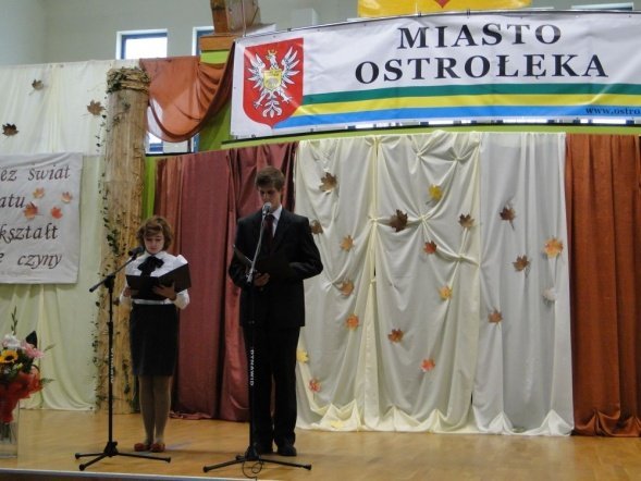 Dzień Edukacji Narodowej w I LO (13.10.2010) - zdjęcie #13 - eOstroleka.pl