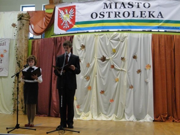 Dzień Edukacji Narodowej w I LO (13.10.2010) - zdjęcie #9 - eOstroleka.pl
