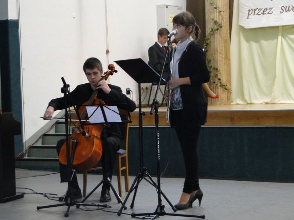 Dzień Edukacji Narodowej w I LO (13.10.2010) - zdjęcie #7 - eOstroleka.pl