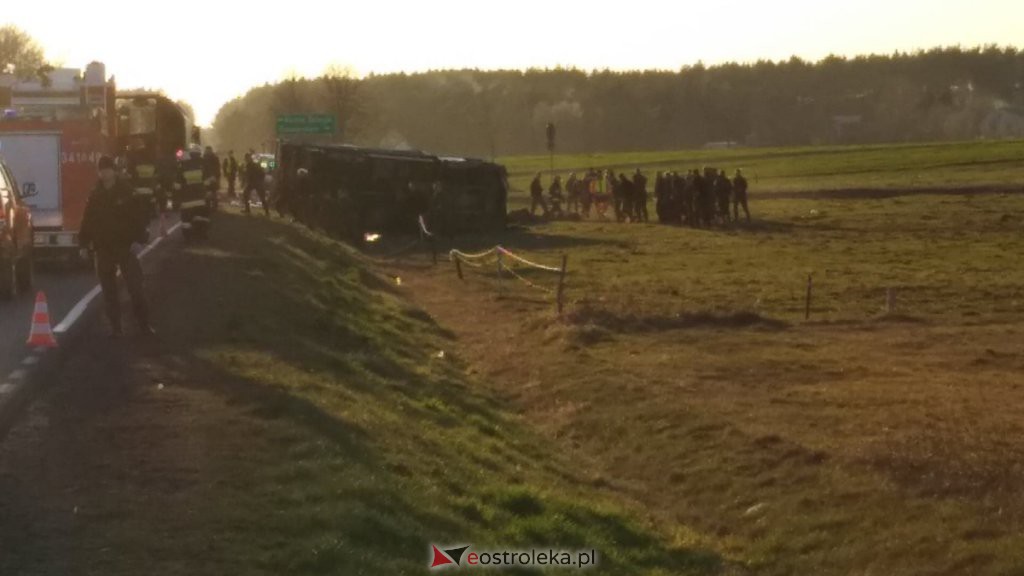 Poważny wypadek pod Goworowem. Wielu rannych żołnierzy! [ZDJĘCIA] - zdjęcie #1 - eOstroleka.pl
