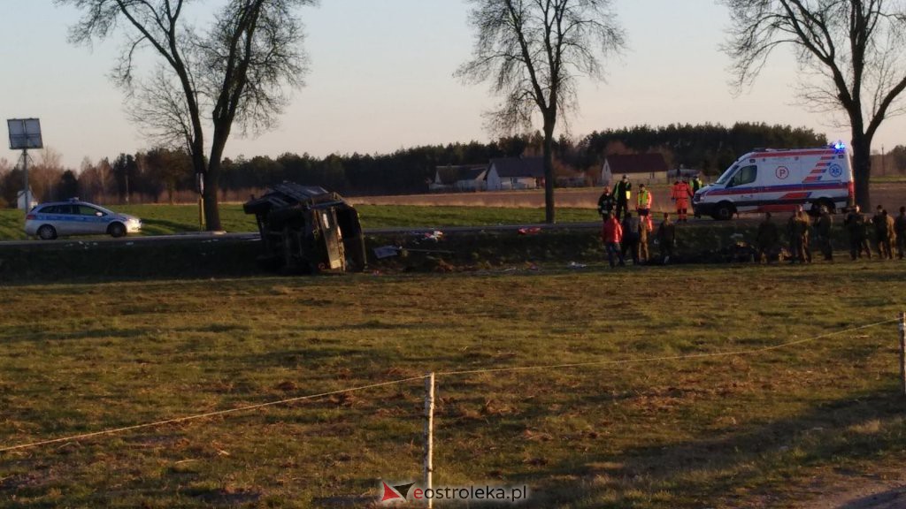 Poważny wypadek pod Goworowem. Wielu rannych żołnierzy! [ZDJĘCIA] - zdjęcie #10 - eOstroleka.pl
