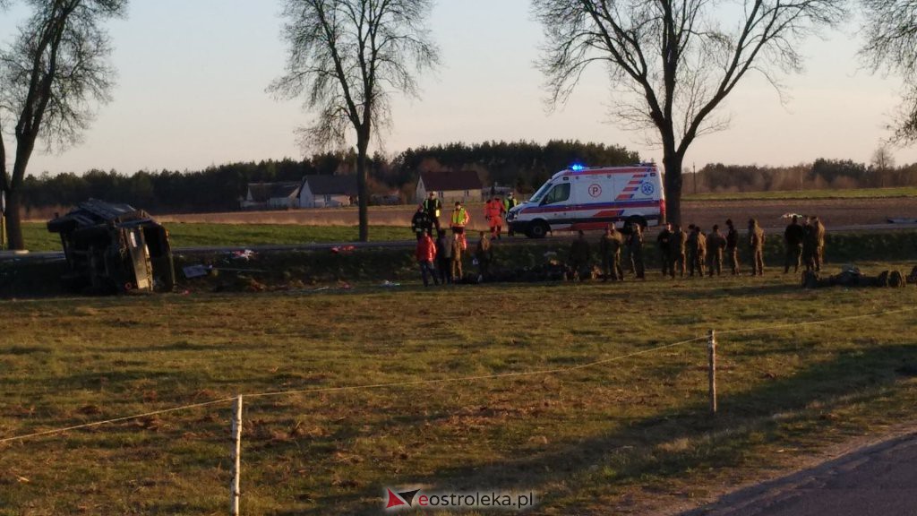 Poważny wypadek pod Goworowem. Wielu rannych żołnierzy! [ZDJĘCIA] - zdjęcie #22 - eOstroleka.pl