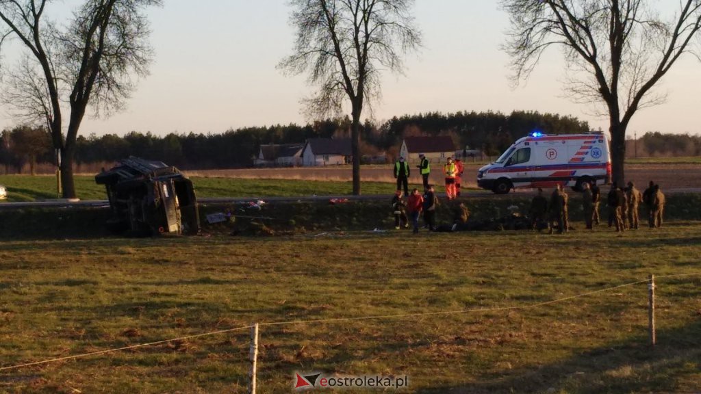 Poważny wypadek pod Goworowem. Wielu rannych żołnierzy! [ZDJĘCIA] - zdjęcie #30 - eOstroleka.pl