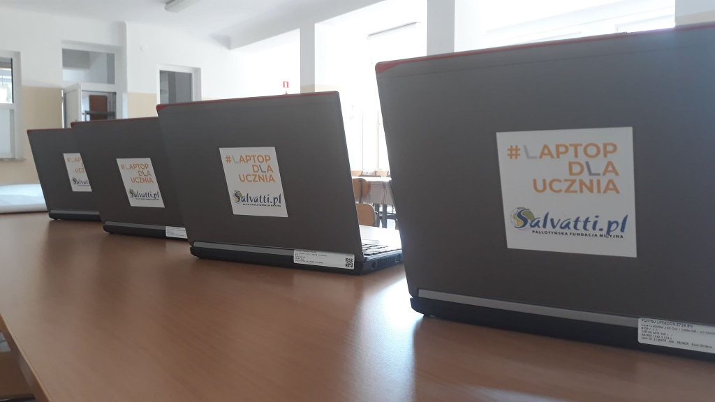 Akcja #LaptopDlaUcznia dotarła do ostrołęckiej „czwórki” [08.04.2020] - zdjęcie #5 - eOstroleka.pl