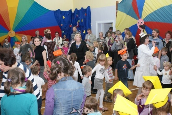 Ślubowanie na przedszkolaka w Przedszkolu Miejskim nr 7 - zdjęcie #40 - eOstroleka.pl