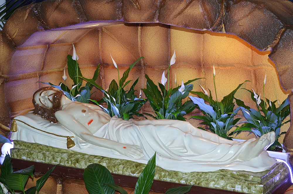 Wielkanoc 2020 - Groby Pańskie w ostrołęckich kościołach [11.04.2020] - zdjęcie #8 - eOstroleka.pl