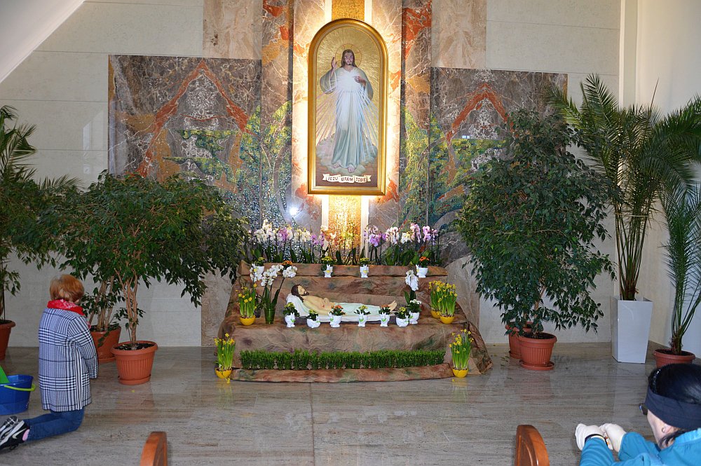 Wielkanoc 2020 - Groby Pańskie w ostrołęckich kościołach [11.04.2020] - zdjęcie #5 - eOstroleka.pl