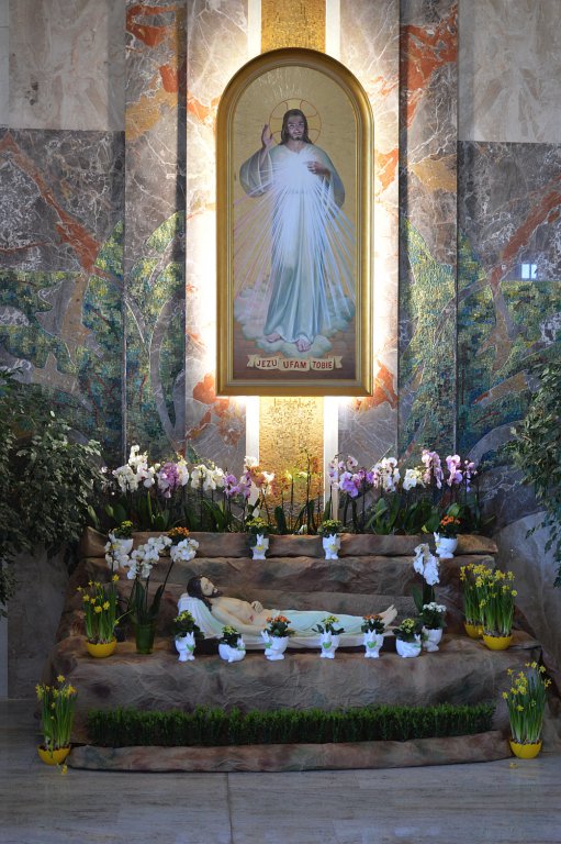 Wielkanoc 2020 - Groby Pańskie w ostrołęckich kościołach [11.04.2020] - zdjęcie #4 - eOstroleka.pl