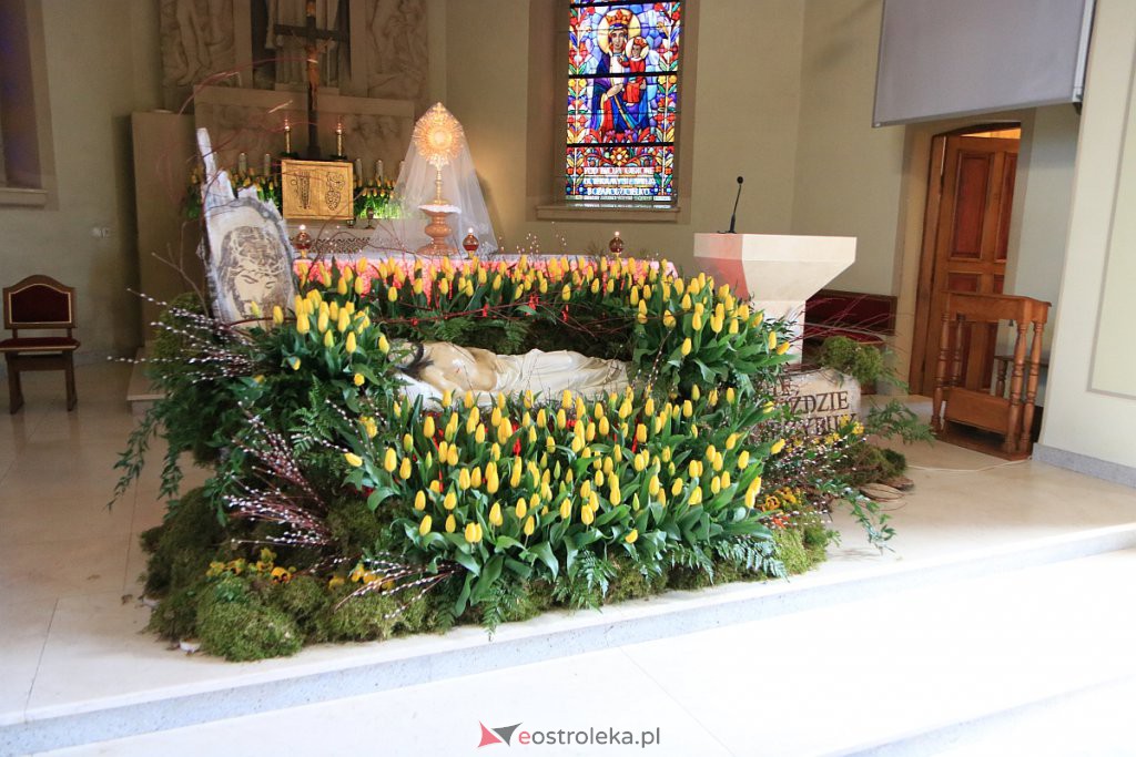 Wielkanoc 2020 - Groby Pańskie w ostrołęckich kościołach [11.04.2020] - zdjęcie #25 - eOstroleka.pl