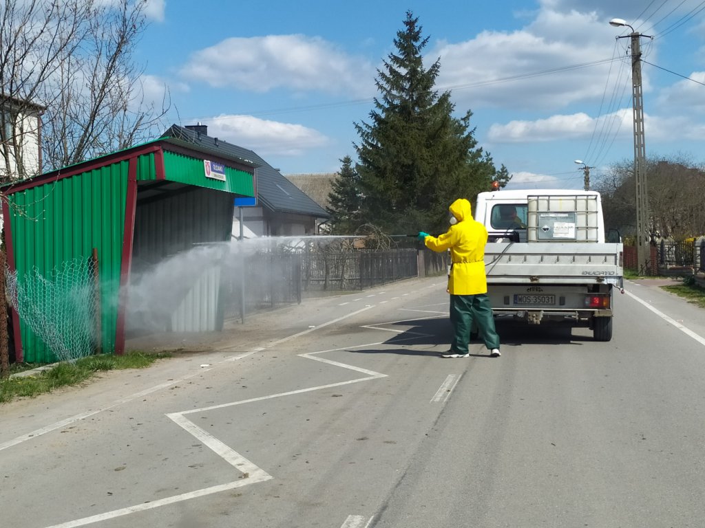 W Rzekuniu dezynfekują przystanki [20.04.2020] - zdjęcie #5 - eOstroleka.pl