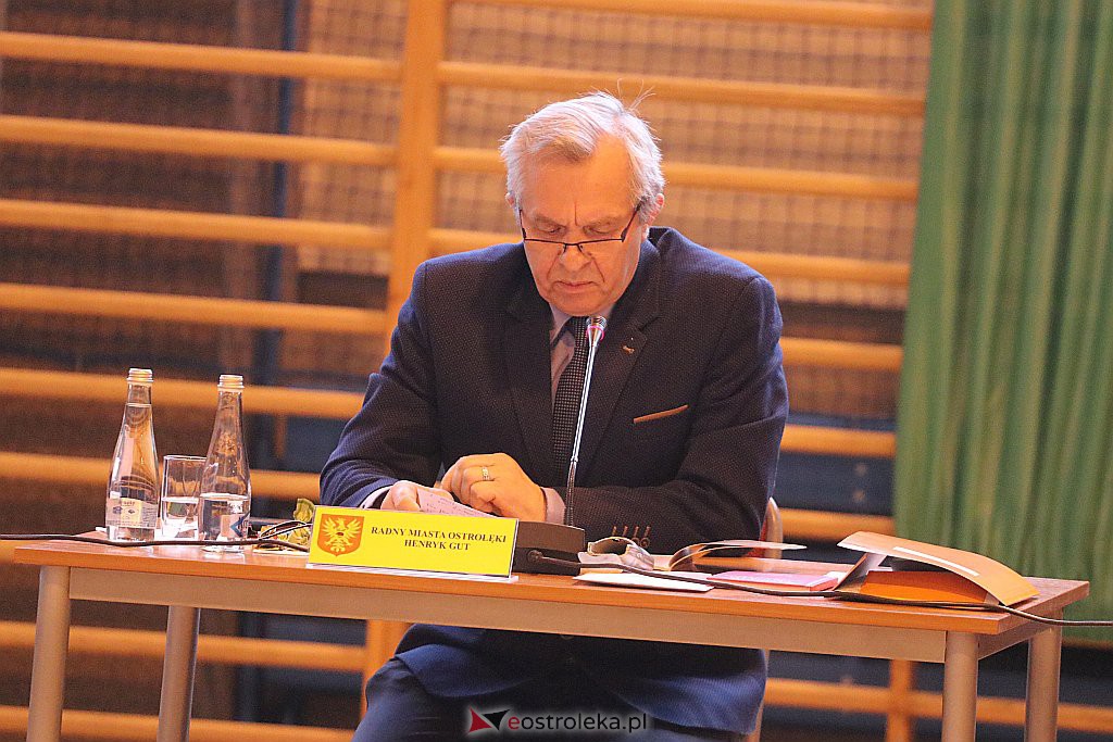 Nadzwyczajna sesja rady miasta w SP 10 [28.04.2020] - zdjęcie #11 - eOstroleka.pl