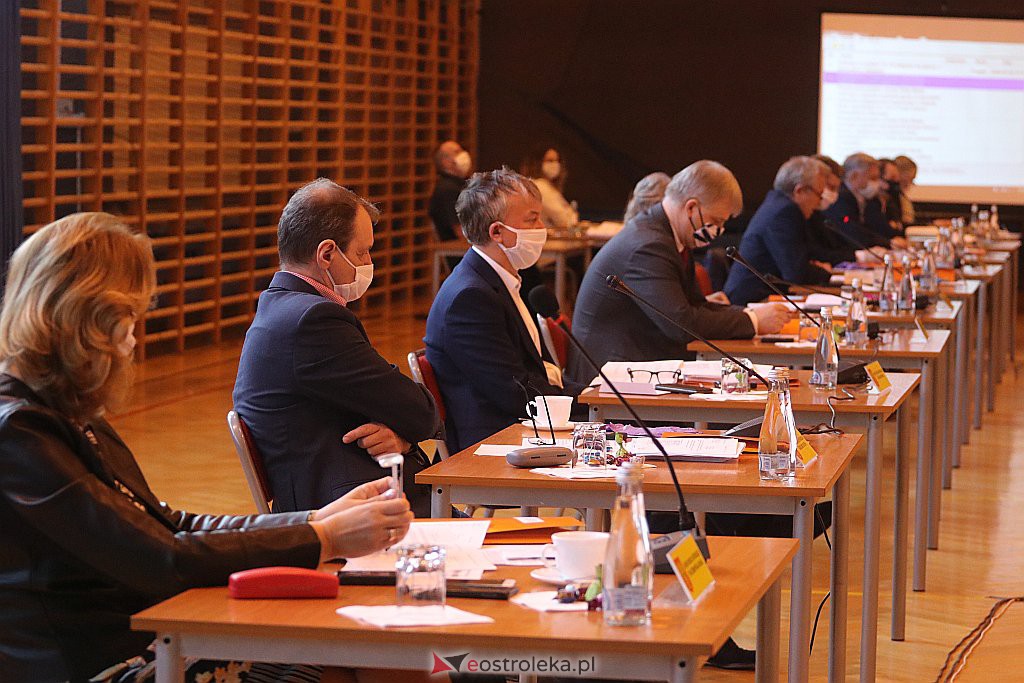 Nadzwyczajna sesja rady miasta w SP 10 [28.04.2020] - zdjęcie #16 - eOstroleka.pl