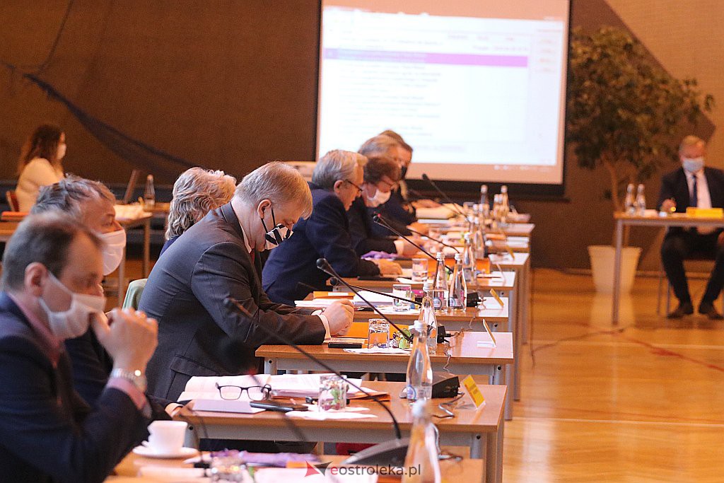 Nadzwyczajna sesja rady miasta w SP 10 [28.04.2020] - zdjęcie #41 - eOstroleka.pl