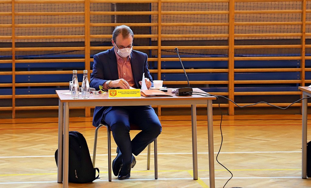 Nadzwyczajna sesja rady miasta w SP 10 [28.04.2020] - zdjęcie #57 - eOstroleka.pl
