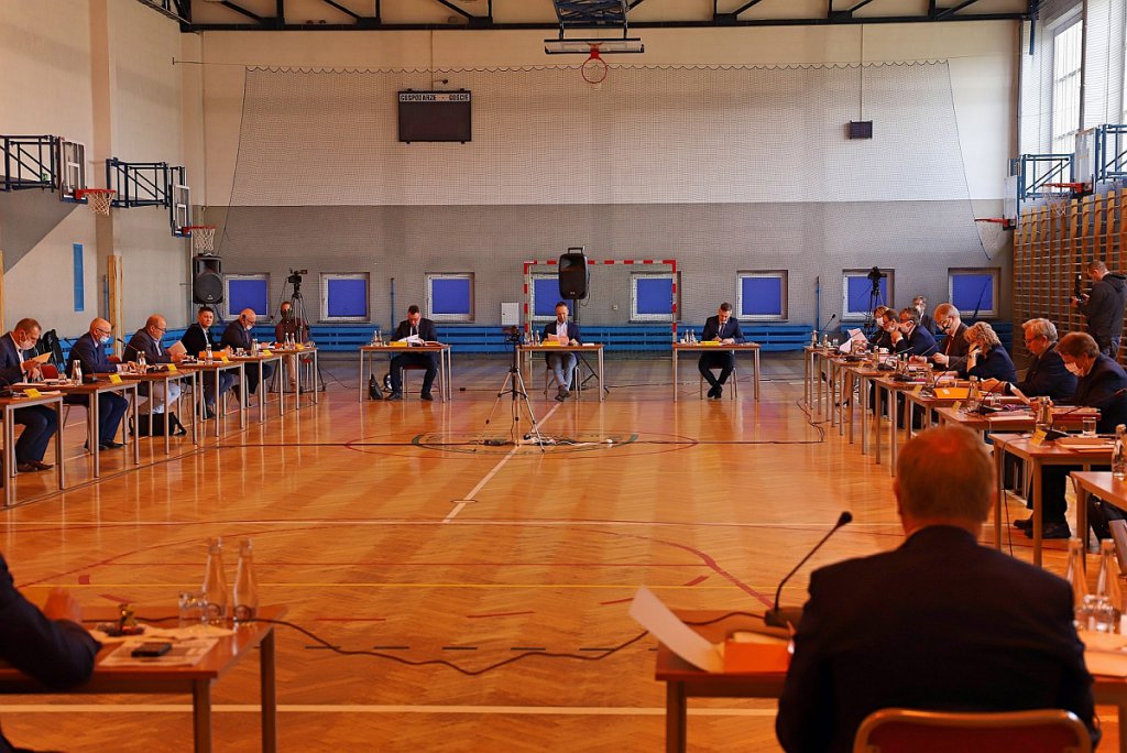 Nadzwyczajna sesja rady miasta w SP 10 [28.04.2020] - zdjęcie #68 - eOstroleka.pl