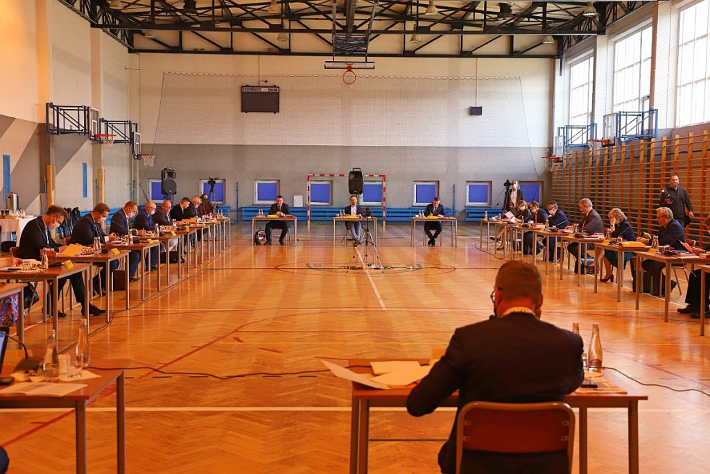 Nadzwyczajna sesja rady miasta w SP 10 [28.04.2020] - zdjęcie #71 - eOstroleka.pl